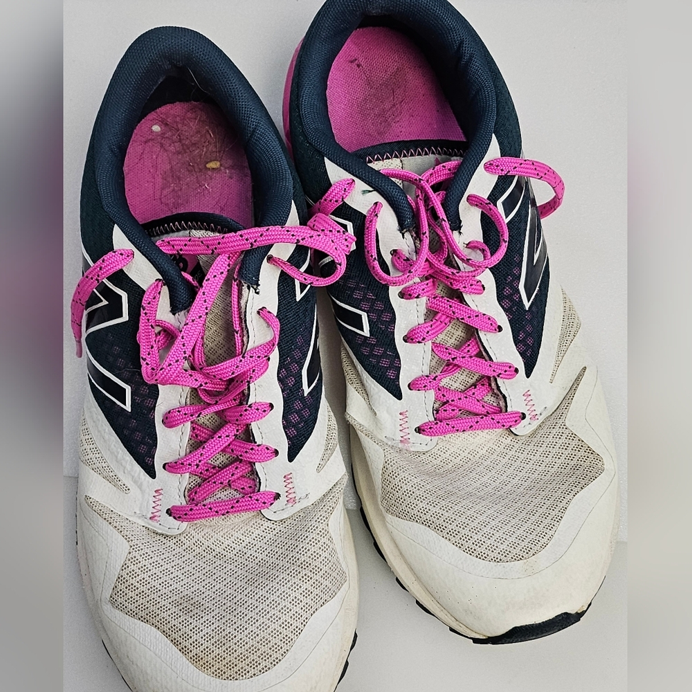 New Balance 690 V1 WT690RD1‎ Pink White Running Shoes Sneakers Womens Size 10B